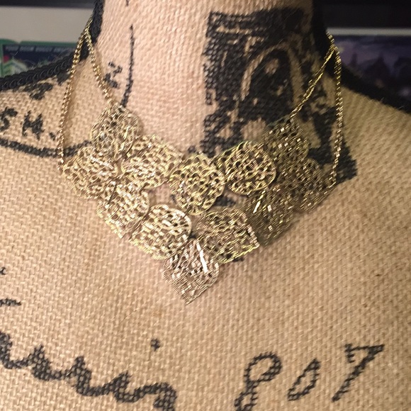 Jewelry - Gold Tone Bib Style Necklace